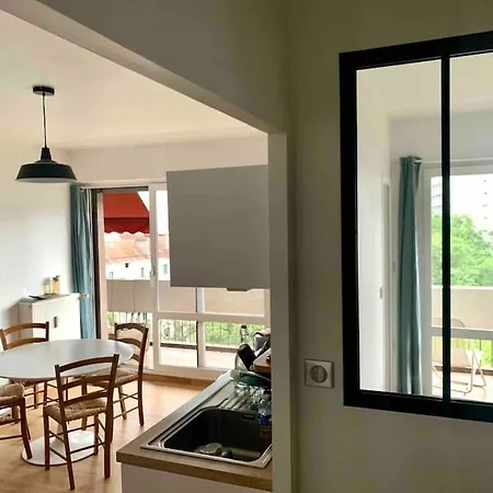 Apartment T1 Renove, Idealement Situe