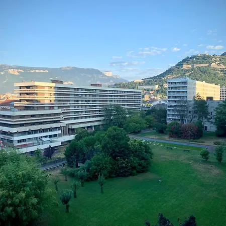 T1 Renove, Idealement Situe Apartment